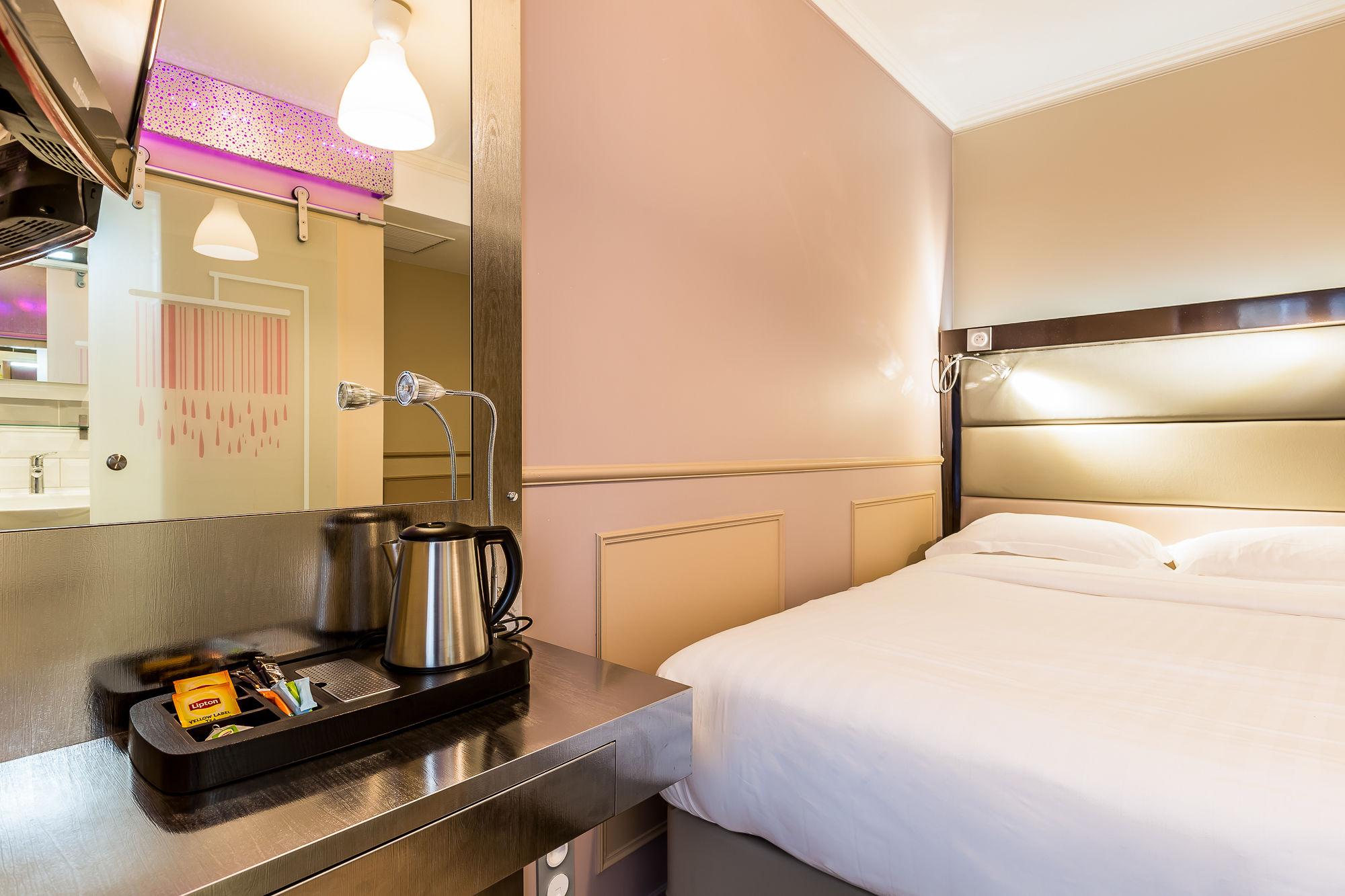 District République Hotel Paris